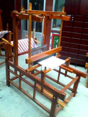 传承与启迪 学生体验馆中的编织机、织布机与老农具展品